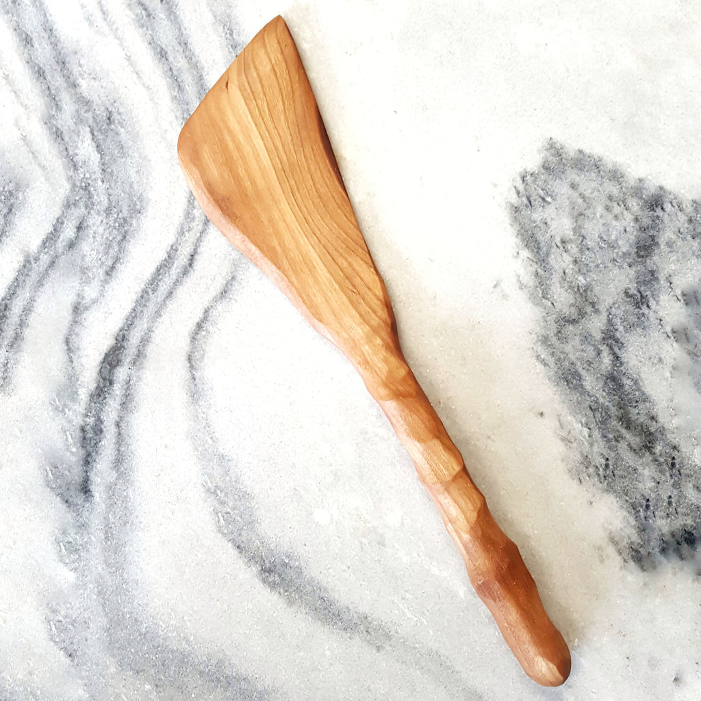 Curved Spatula in Olive Wood